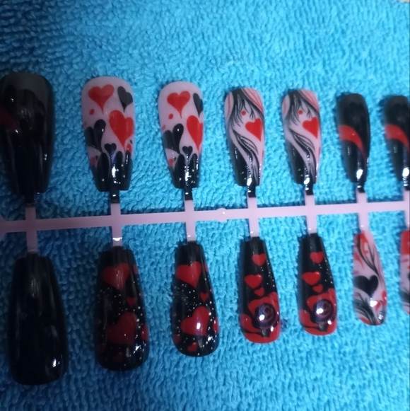 Black and Red Heart Press On Nails - Picture 3 of 5